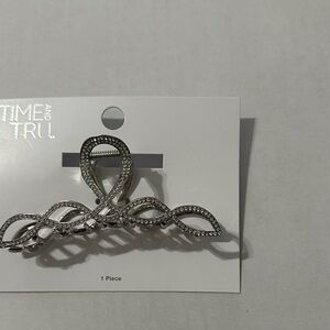 Time and Tru Silver Crystal Wave Hair Clip